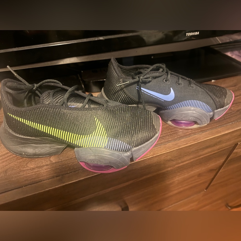 Nike Woman’s Shoes- Flyplate